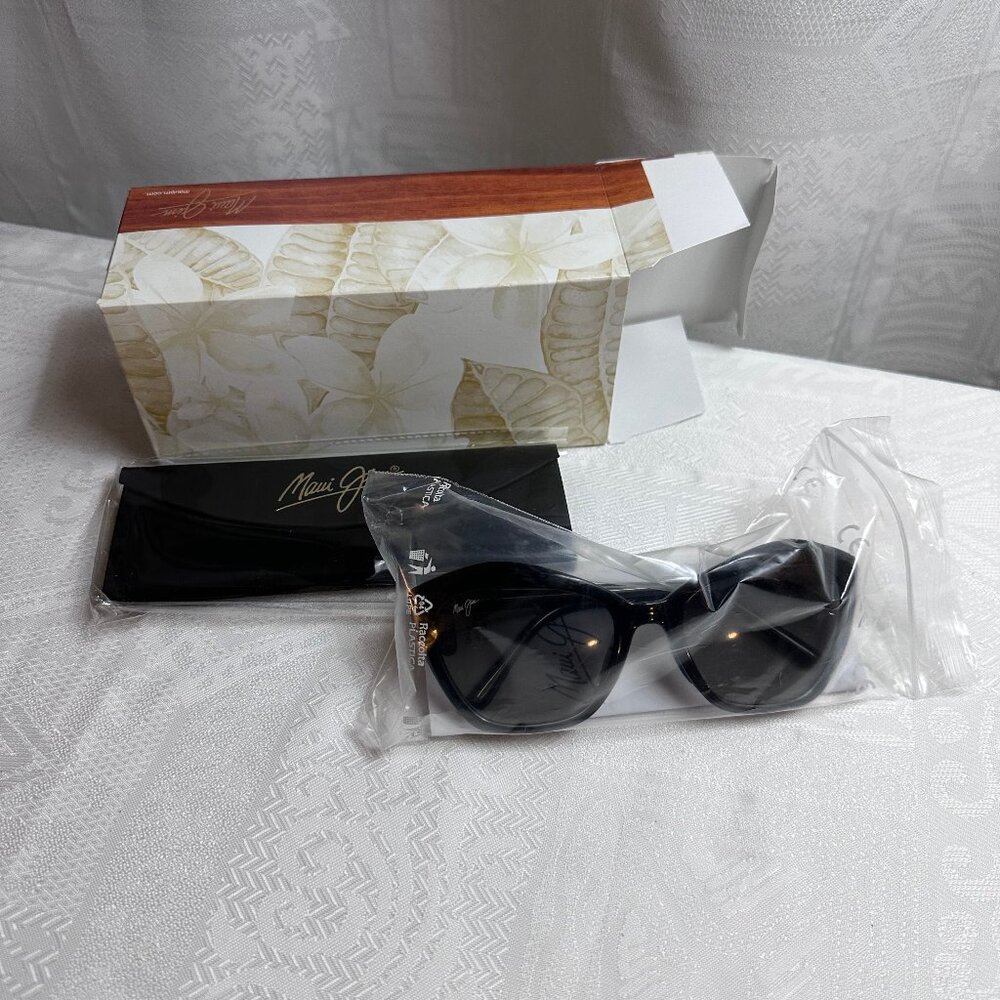 Maui Jim Lotus Black Sunglasses - Picture 11 of 13